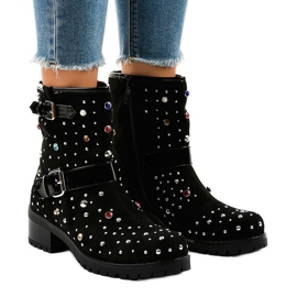 Mustat eristetyt saappaat, runsaasti koristeltu T185 1