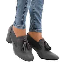 Harmaat mokkapumput LL-97P-pylväässä 1