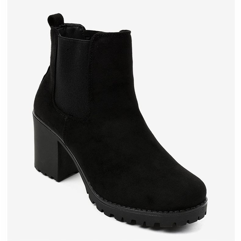 Mustat nilkkurit B3000-KB-pylväässä 1