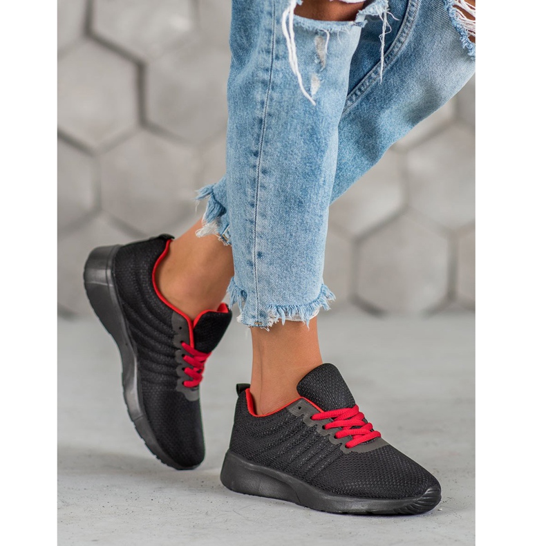 SHELOVET Mustat urheilukengät 1