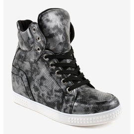 Mustat lenkkarit, joissa on nauhoitetut kiilat ON001 1