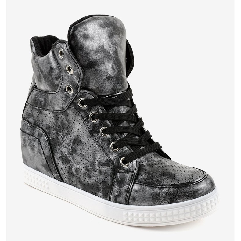 Mustat lenkkarit, joissa on nauhoitetut kiilat ON001 1