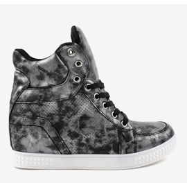 Mustat lenkkarit, joissa on nauhoitetut kiilat ON001 2