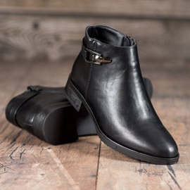 JESSI Mustat saappaat koristeella 1