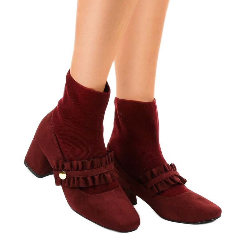 Punaiset veluuripumput JM8118Y -pylväässä punainen 1