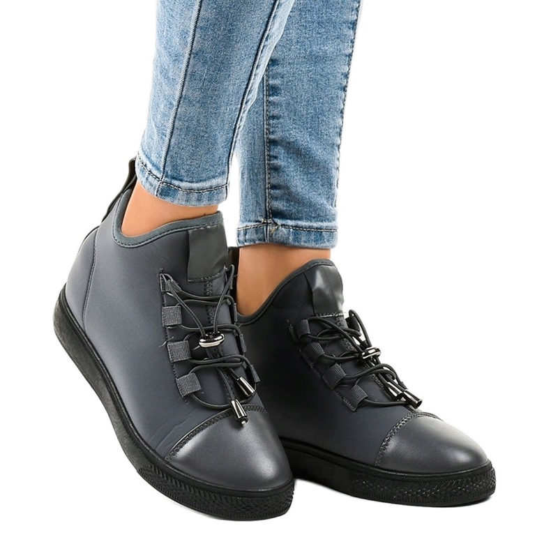 Harmaat, eristetyt korkeat lenkkarit, joissa on kiila XY-35 1