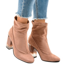 Vaaleanpunaiset mokkanahat H8-93-pylväässä vaaleanpunainen 1