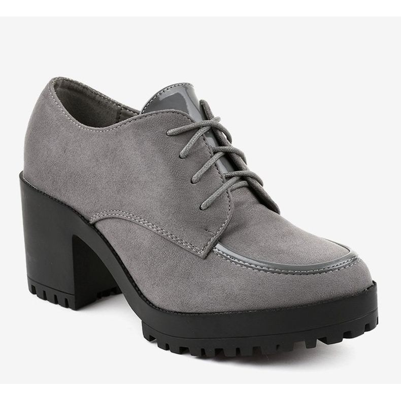 Harmaat saappaat massiivisessa HQ651 -pylväässä 1