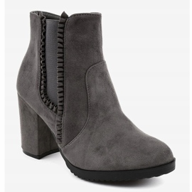 Harmaat mokkakengät A-762-pylväässä 1 Harmaat mokkakengät A-762-pylväässä 1