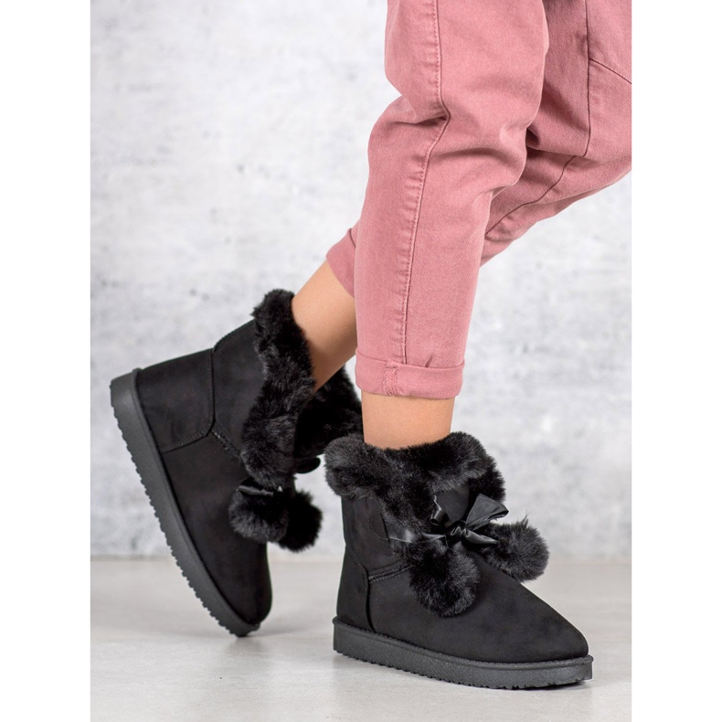 Muodikas musta Mukluki 1