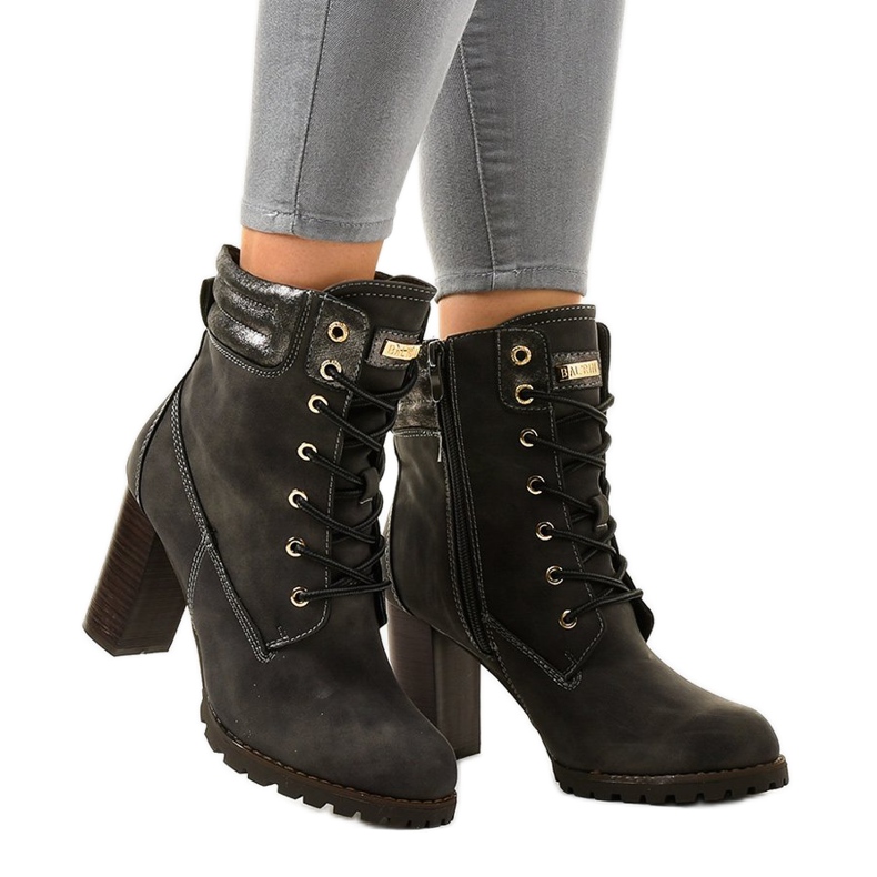 Harmaat korkokengät 878-GA-pylväässä 1