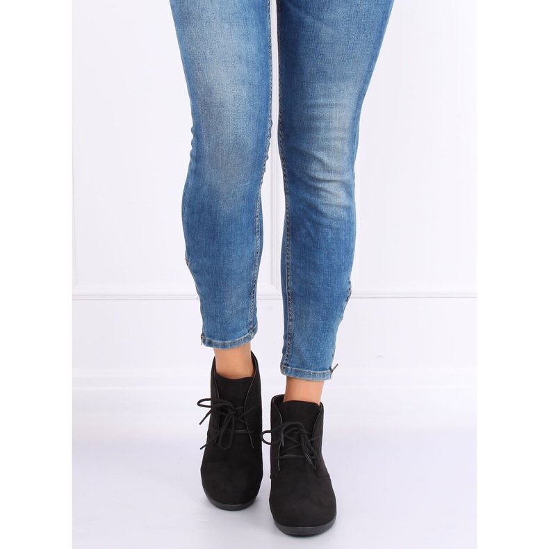 Mustat saappaat nauhoitettu kiilakorko E3265 musta 1