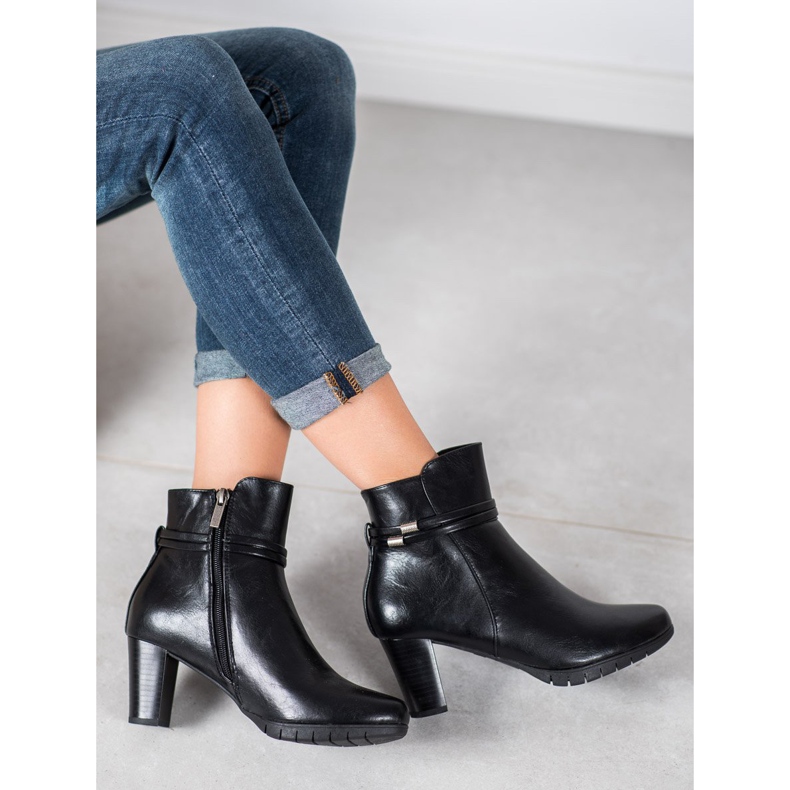 Klassiset saappaat postissa musta 2