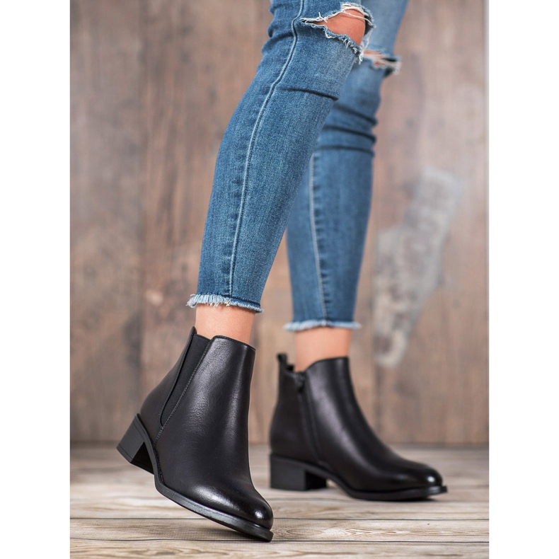 Ideal Shoes Klassiset saappaat kuminauhalla musta 1