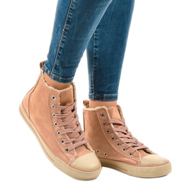 Vaaleanpunaiset eristetyt lenkkarit T-040 musta 1