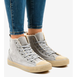 Harmaat eristetyt lenkkarit T-040 1