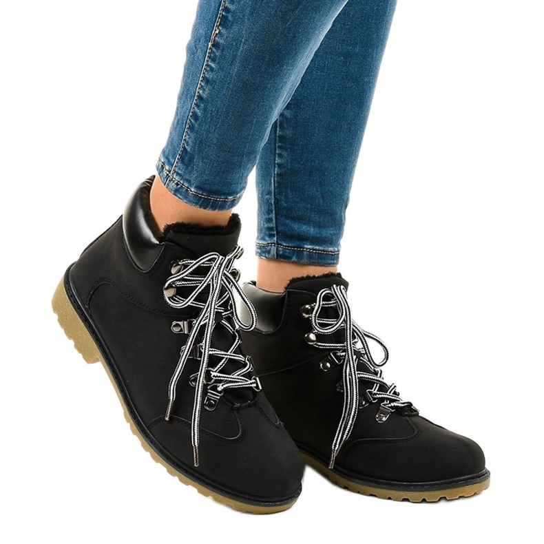 Mustat eristetyt saappaat DS1702 1