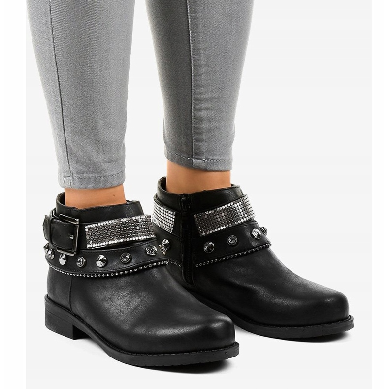 Mustat saappaat koristeltu LL178 -vetoketjulla 1