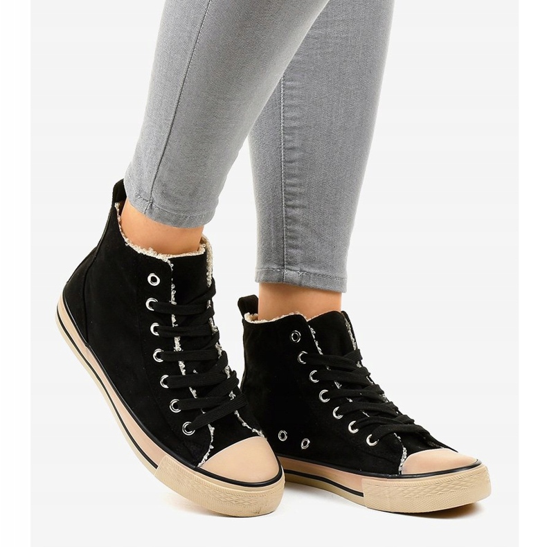 Mustat eristetyt lenkkarit T-040 2