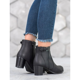 J. Star Klassiset korkokengät musta 1