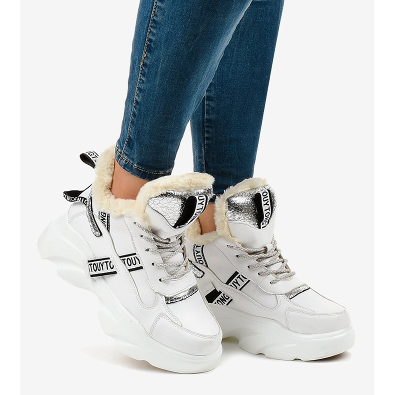 Naisten valkoiset eristetyt lenkkarit D80-31 valkoinen 2