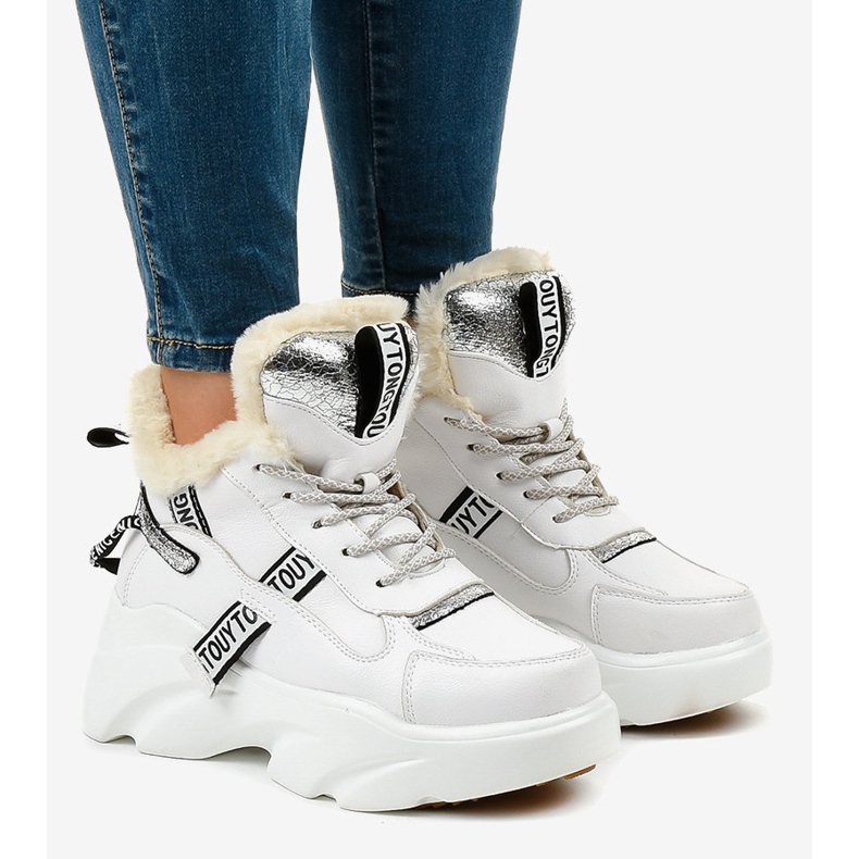 Naisten valkoiset eristetyt lenkkarit D80-31 valkoinen 1