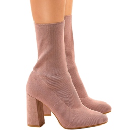 Vaaleanpunaiset saappaat QQ08 -viestissä vaaleanpunainen 1