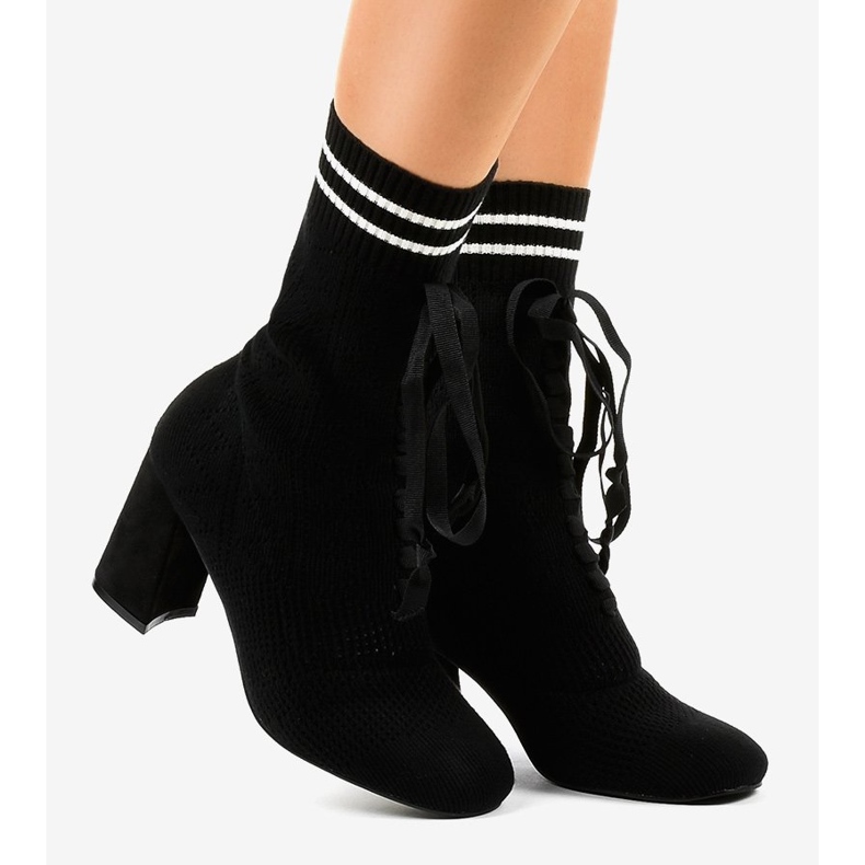 Mustat nilkkurit LL-83-kankaasta 1