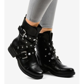 Mustat korkeat eristetyt saappaat, koristeltu 88093 2