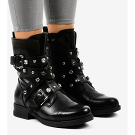 Mustat korkeat eristetyt saappaat, koristeltu 88093 1