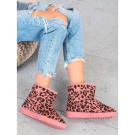 SDS Vaaleanpunainen Mukluki Polka -pisteissä 2