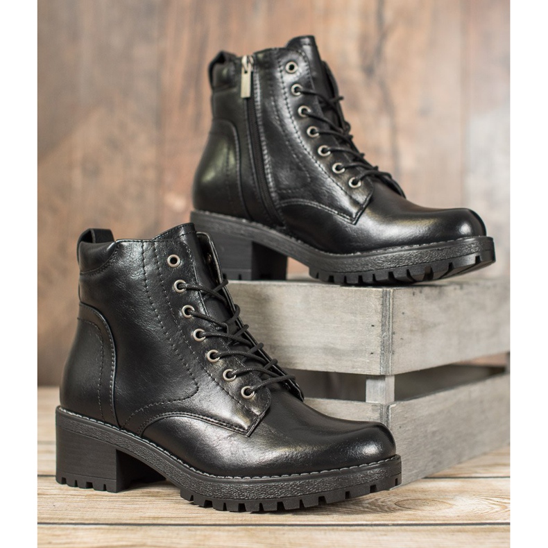 Filippo Trappers alustalla musta 2