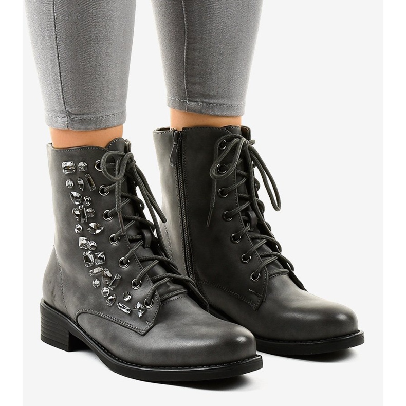 Harmaat litteät nilkkurit, joissa on kiviä 0-268 1