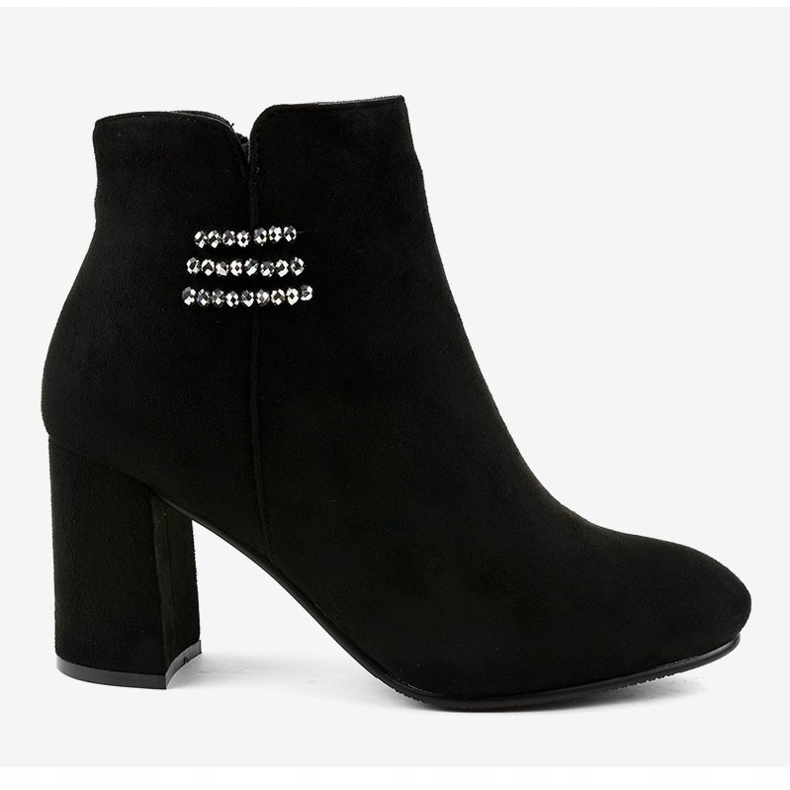 Mustat eristetyt saappaat 7505-GA-pylväässä 2