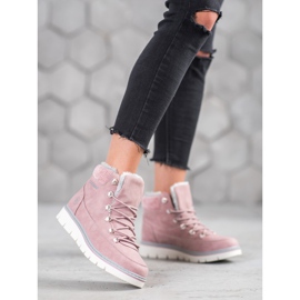 Goodin Trappers alustalla vaaleanpunainen 1