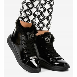 Lämpimät mustat lakatut lenkkarit TL135-6 2