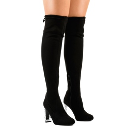 Mustat mokkanahkakengät BM177 -pylväässä 1 Mustat mokkanahkakengät BM177 -pylväässä 1