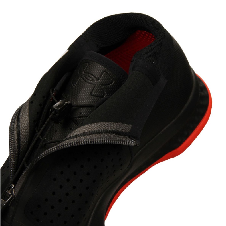 Under Armour Arkkitehti Futurist M 3020546-002 musta 1