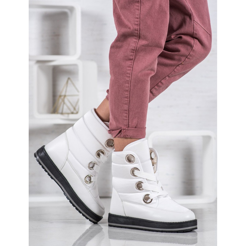 Muto Lumisaappaat lavalla valkoinen 1