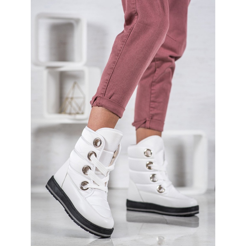 Muto Lumisaappaat lavalla valkoinen 2