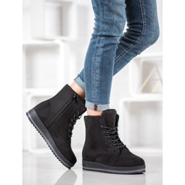 SHELOVET Suede Trappers alustalla musta 2