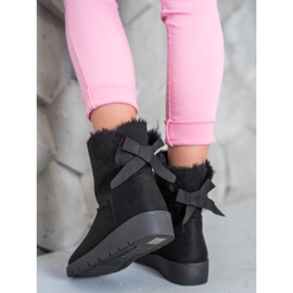 SHELOVET Musta Mukluki lavalla 1