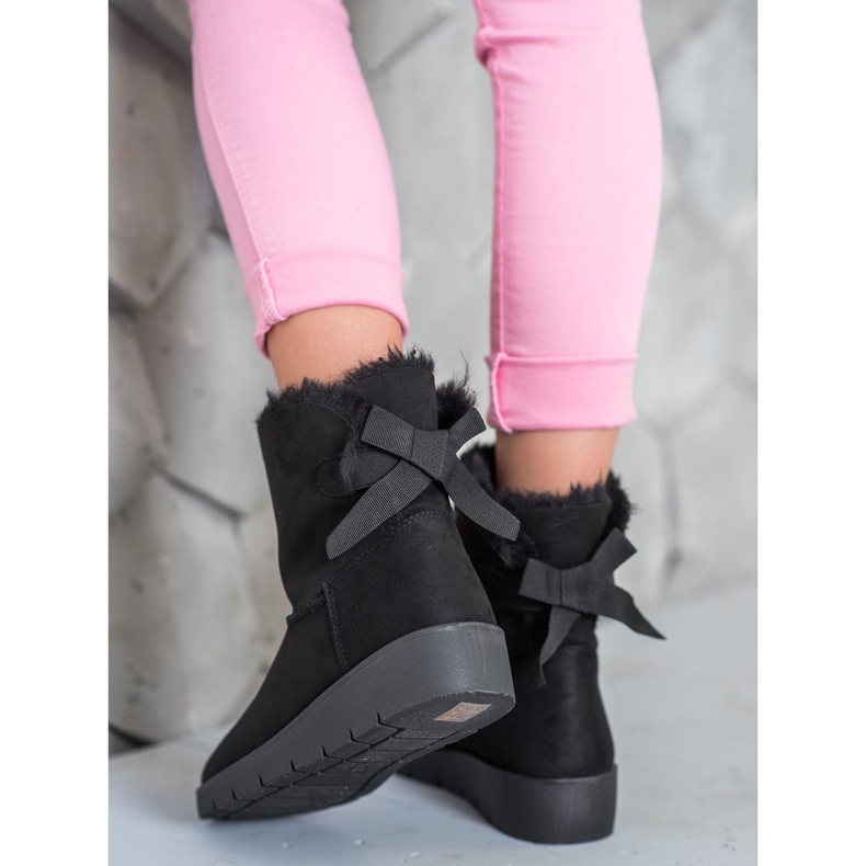 SHELOVET Musta Mukluki lavalla 1