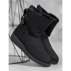 SHELOVET Musta Mukluki lavalla 2