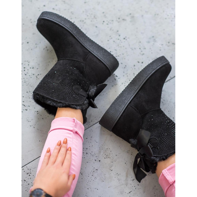 SHELOVET Mukluki kristallien kanssa musta 2