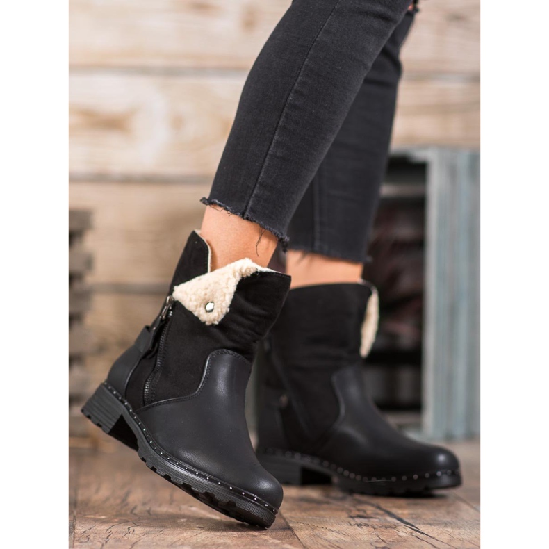 SHELOVET Työntekijät rullakengillä musta 1