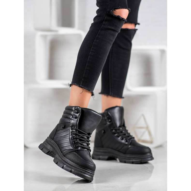 Yes Mile Mustat lenkkarit lavalla 1