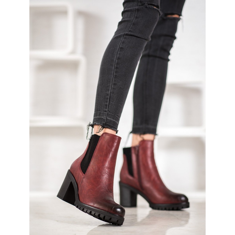 M.Daszyński Mukavat saappaat pylväässä punainen 1 M.Daszyński Mukavat saappaat pylväässä punainen 1