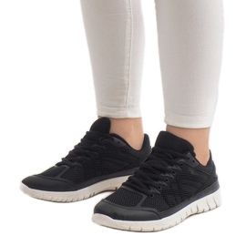 Mustat urheilukengät, joissa on verkko X-18 1