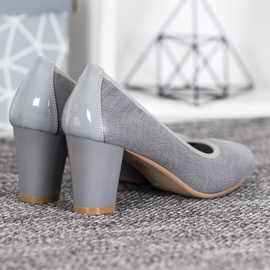 Sergio Leone Mukavat harmaat pumput 1